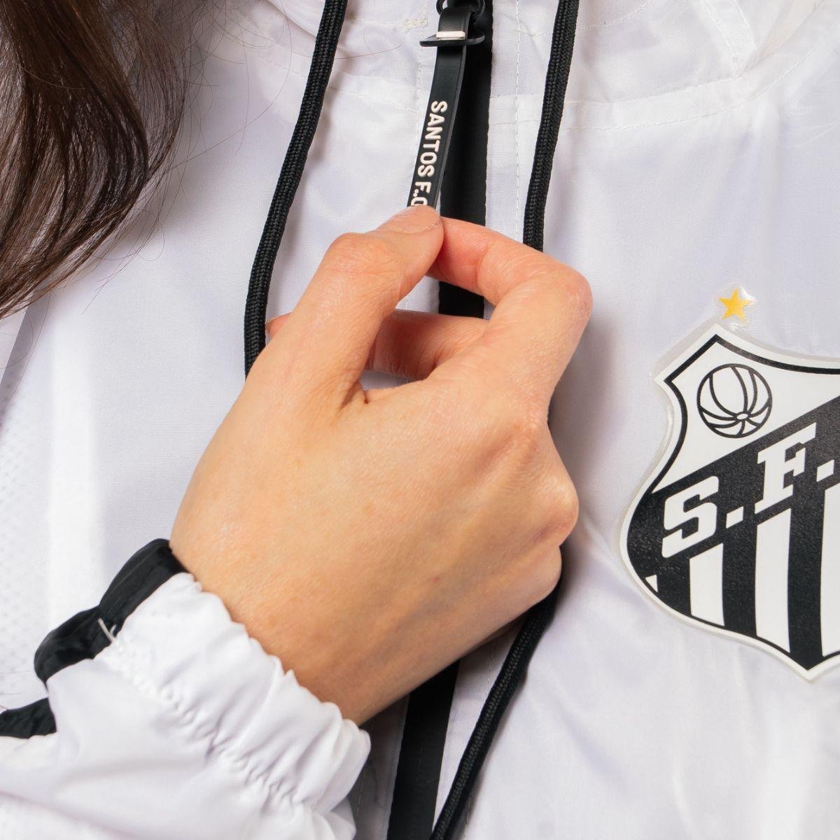 https://static.santosstore.com.br/produtos/jaqueta-corta-vento-santos-oficial-feminina/28/496-316E-028/496-316E-028_zoom5.jpg