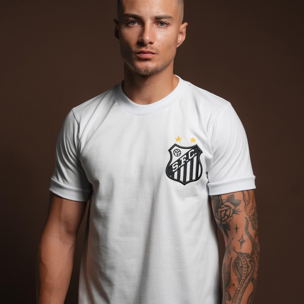 https://static.santosstore.com.br/produtos/camisa-santos-retro-1969-milesimo-gol-pele-masculina/14/AJM-0314-014/AJM-0314-014_zoom1.jpg