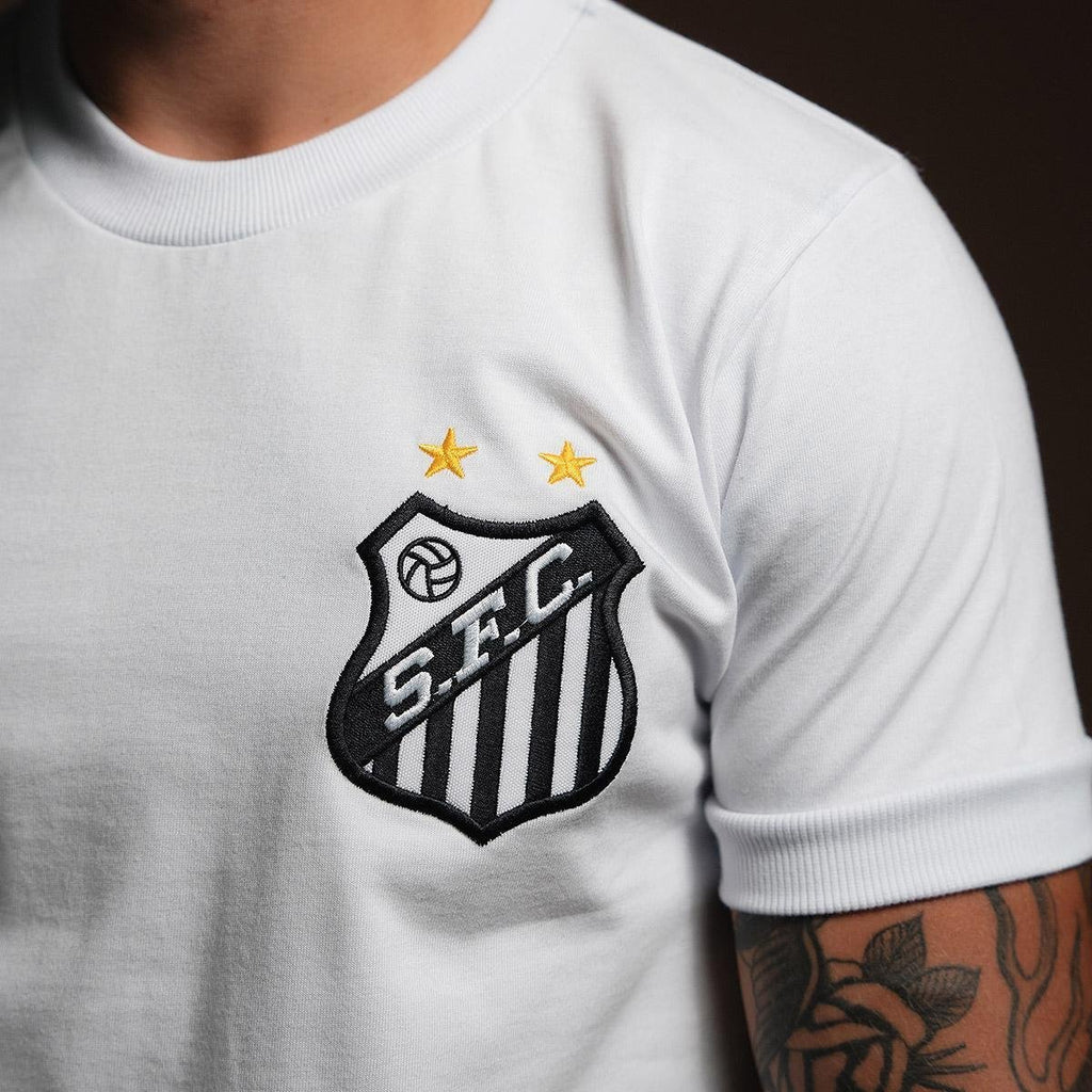 https://static.santosstore.com.br/produtos/camisa-santos-retro-1969-milesimo-gol-pele-masculina/14/AJM-0314-014/AJM-0314-014_zoom3.jpg