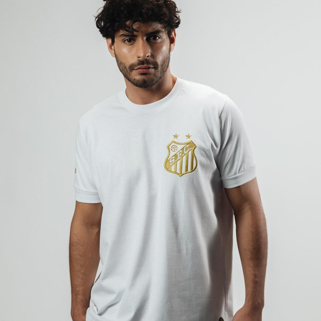 https://static.santosstore.com.br/produtos/camisa-santos-pele-retro-mil-gols-edicao-limitada-masculina/14/AJM-0592-014/AJM-0592-014_zoom5.jpg