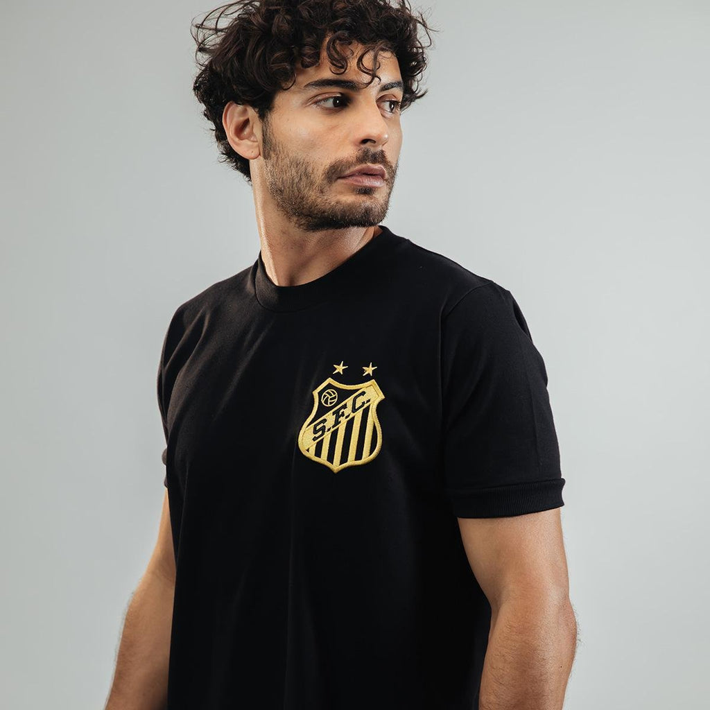 https://static.santosstore.com.br/produtos/camisa-santos-pele-retro-mil-gols-edicao-limitada-masculina/06/AJM-0593-006/AJM-0593-006_zoom1.jpg
