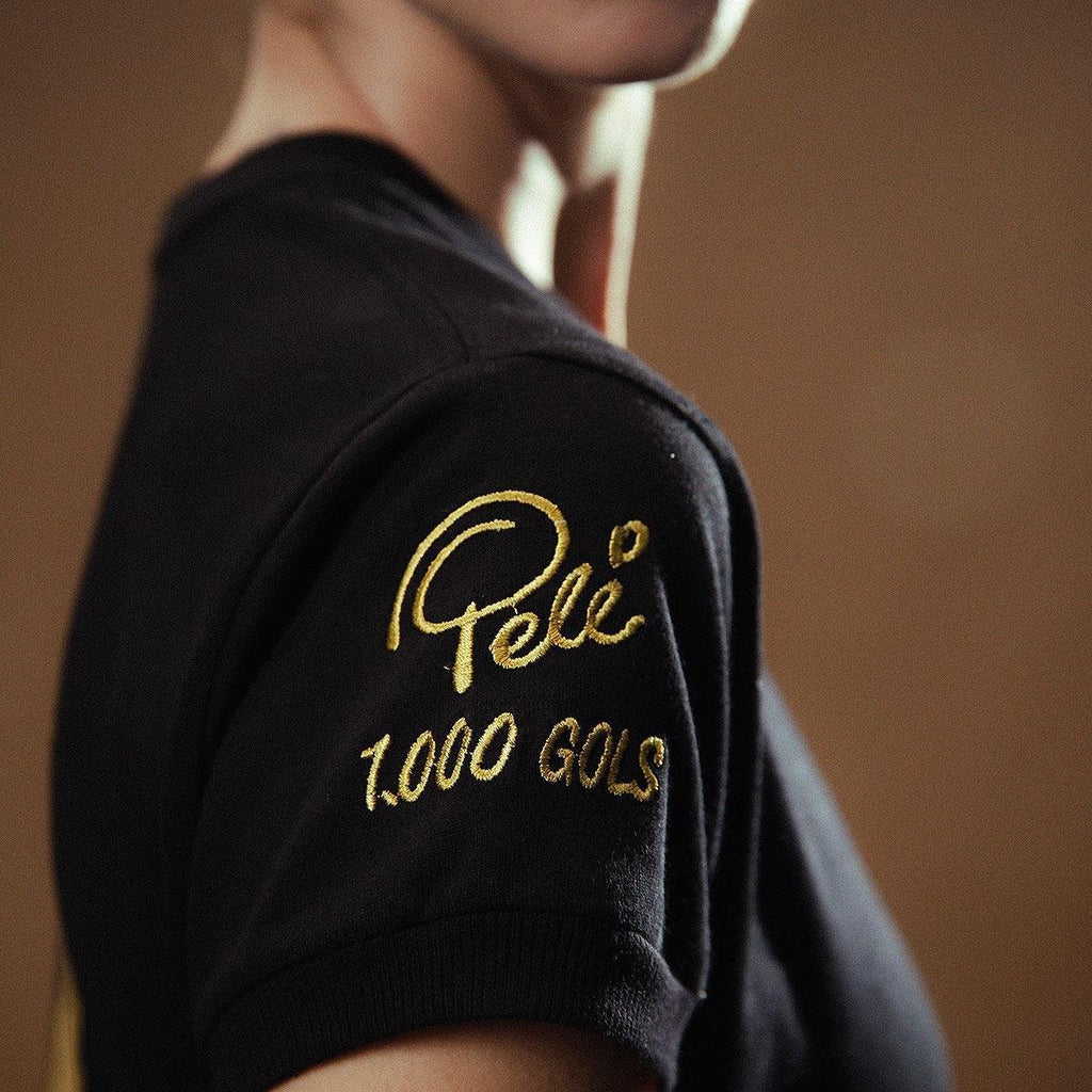 https://static.santosstore.com.br/produtos/camisa-santos-pele-retro-mil-gols-edicao-limitada-feminina/06/AJM-1326-006/AJM-1326-006_zoom4.jpg
