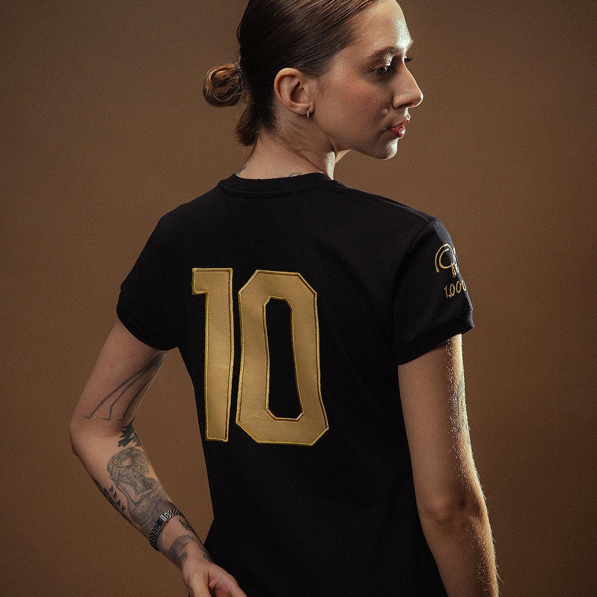 https://static.santosstore.com.br/produtos/camisa-santos-pele-retro-mil-gols-edicao-limitada-feminina/06/AJM-1326-006/AJM-1326-006_zoom5.jpg