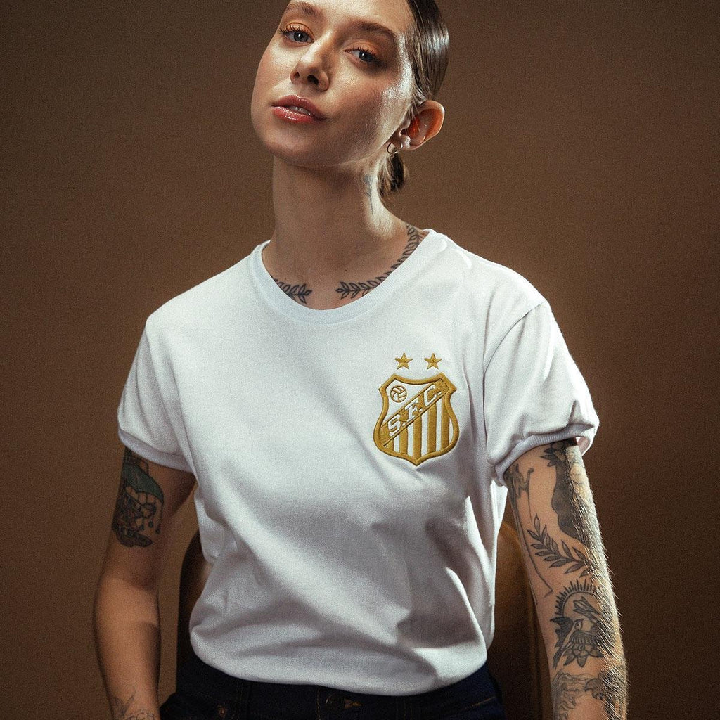 https://static.santosstore.com.br/produtos/camisa-santos-pele-retro-mil-gols-edicao-limitada-branco-feminina/14/AJM-1371-014/AJM-1371-014_zoom1.jpg