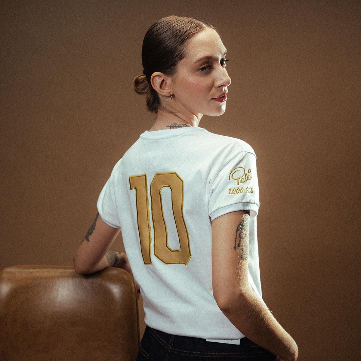 https://static.santosstore.com.br/produtos/camisa-santos-pele-retro-mil-gols-edicao-limitada-branco-feminina/14/AJM-1371-014/AJM-1371-014_zoom2.jpg
