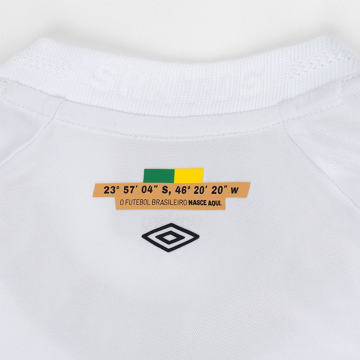 https://static.santosstore.com.br/produtos/pre-venda-camisa-infantil-santos-i-2627-umbro/32/SID-010N-032/SID-010N-032_zoom6.jpg