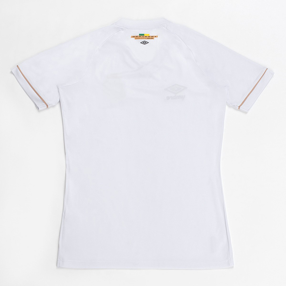 https://static.santosstore.com.br/produtos/camisa-santos-i-2627-sn-torcedor-umbro-feminina/32/SID-0112-032/SID-0112-032_zoom2.jpg