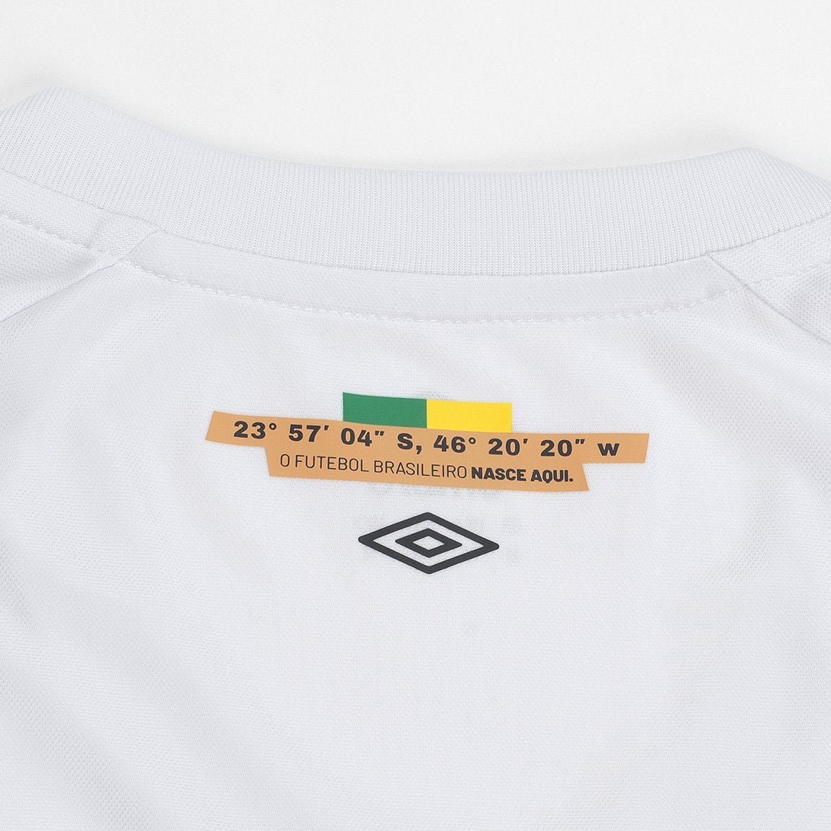 https://static.santosstore.com.br/produtos/camisa-santos-i-2627-sn-torcedor-umbro-feminina/32/SID-0112-032/SID-0112-032_zoom6.jpg