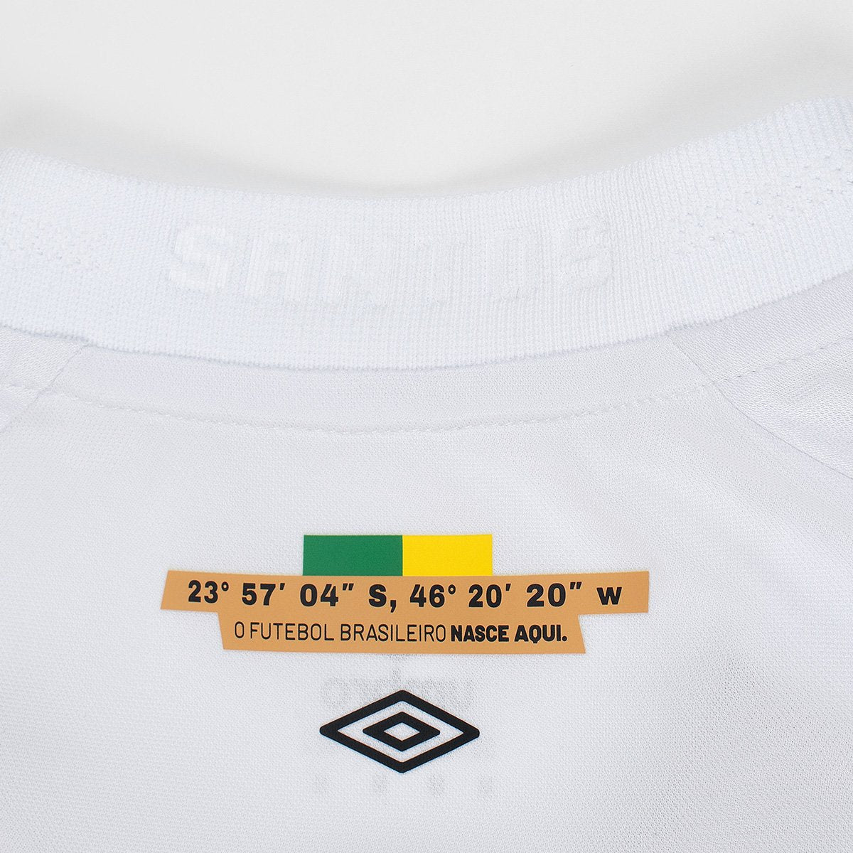https://static.santosstore.com.br/produtos/camisa-manga-longa-santos-i-2627-sn-torcedor-umbro-masculina/32/SID-0117-032/SID-0117-032_zoom6.jpg