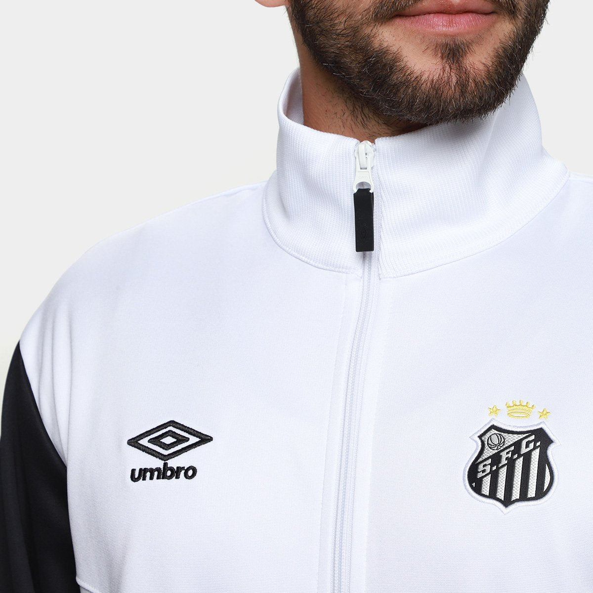 https://static.santosstore.com.br/produtos/jaqueta-santos-2627-viagem-umbro-masculina/28/SID-011K-028/SID-011K-028_zoom3.jpg